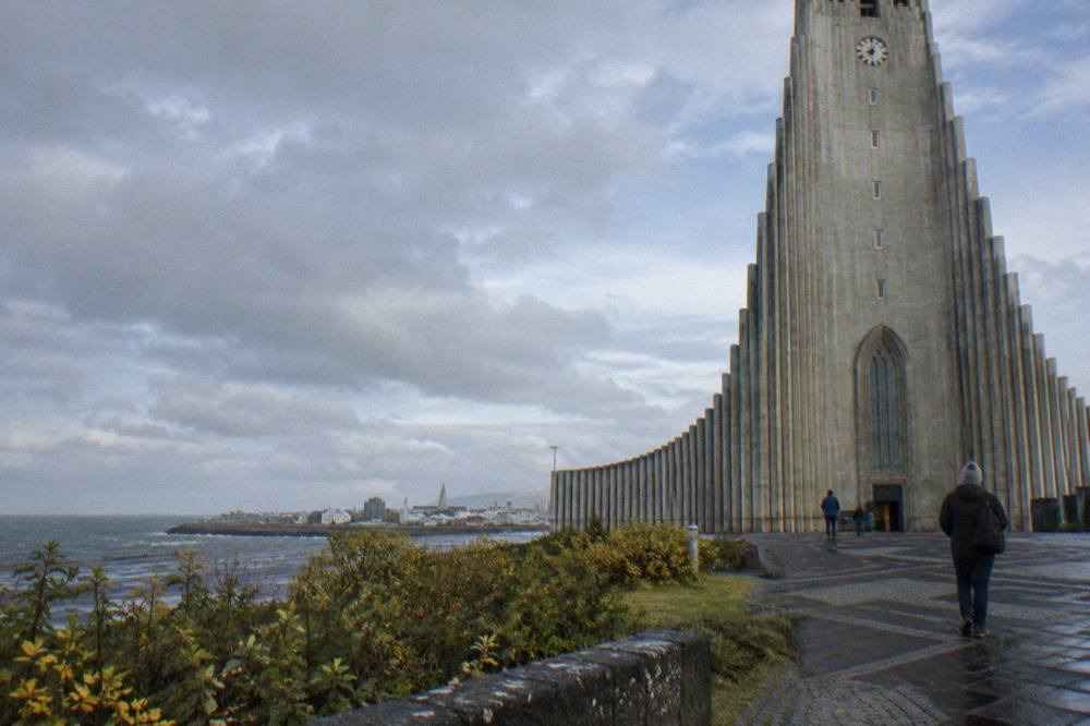 Close view of the stepped concrete tower and wings of Hallgrímskirkja against open sky
